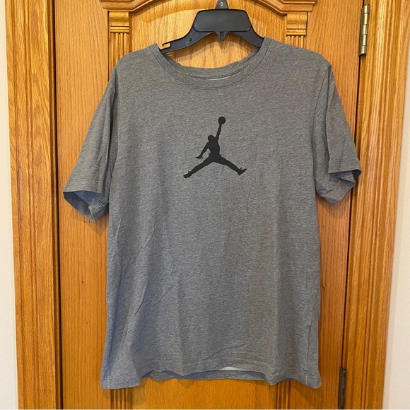 AIR JORDAN TSHIRT SZ L - Picture 1 of 2